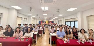 LỄ TRAO GIẢI VÒNG SƠ KHẢO CUỘC THI SVNCKH 2026 CỦA KHOA TIẾNG ANH THƯƠNG MẠI