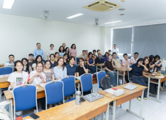 LÃNH ĐẠO NHÀ TRƯỜNG THĂM HỎI CÁC LỚP TRONG NGÀY ĐẦU TIÊN CỦA NĂM HỌC MỚI 2026–2027